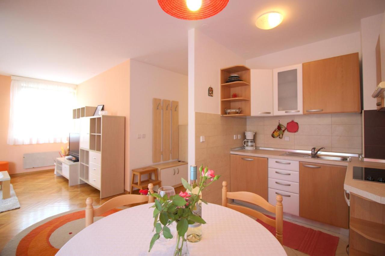 Apartment Vojka In City Center Пореч Екстериор снимка